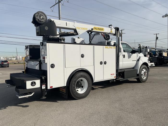 2025 Ford F-750-5