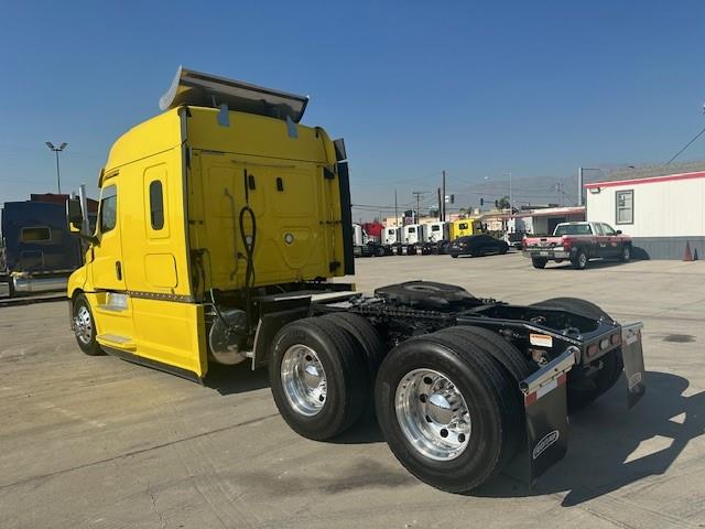 2019 Freightliner Cascadia-7