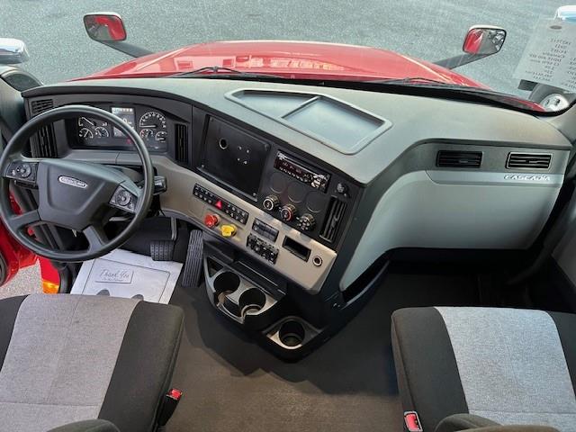 2021 Freightliner Cascadia-8