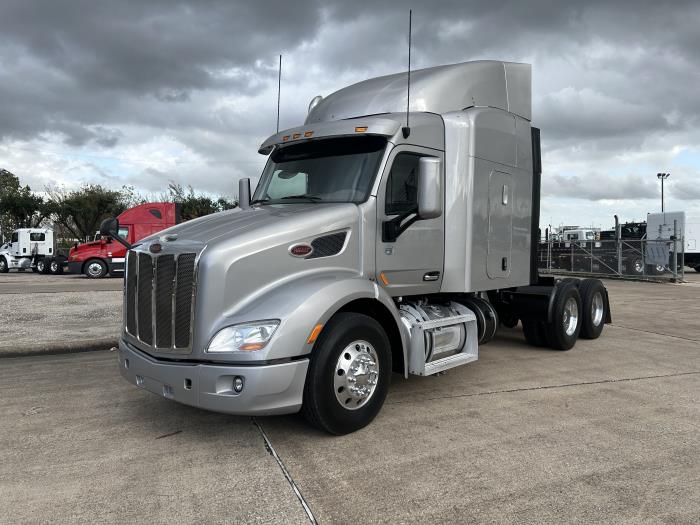 2017 Peterbilt 579-1