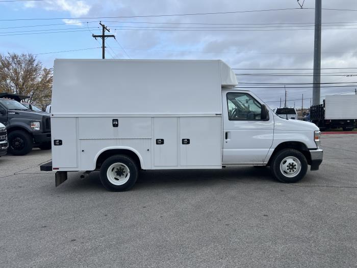 2024 Ford E-350-6