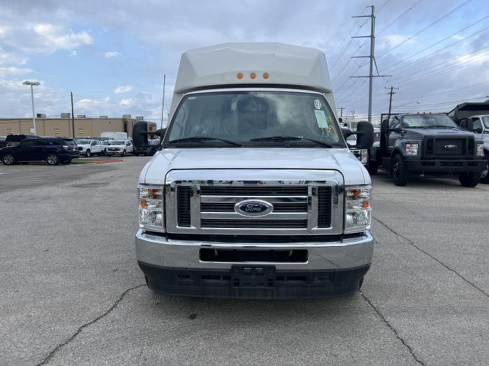 2024 Ford E-350-8