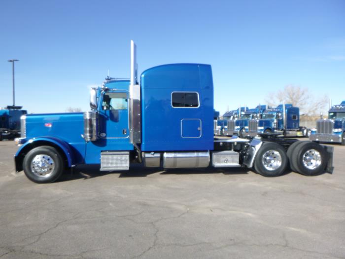 2022 Peterbilt 389-4