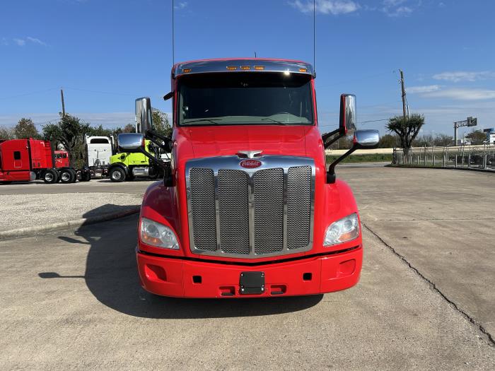 2021 Peterbilt 579-8