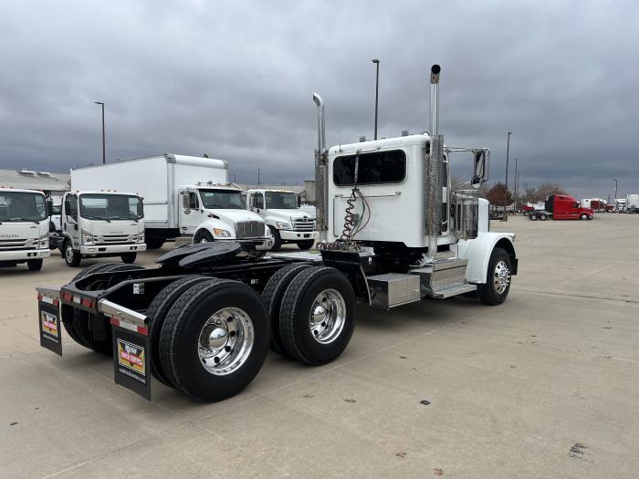 2019 Peterbilt 389-4