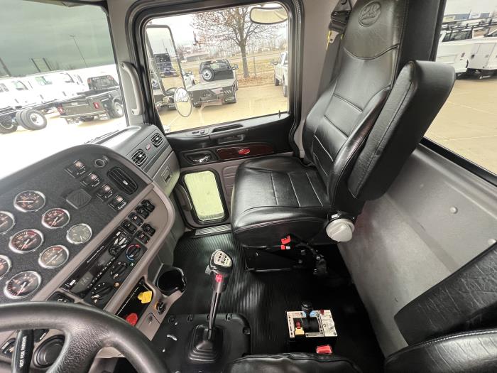 2019 Peterbilt 389-12