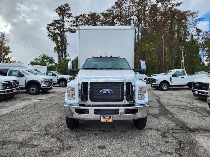 2025 Ford F-750-2