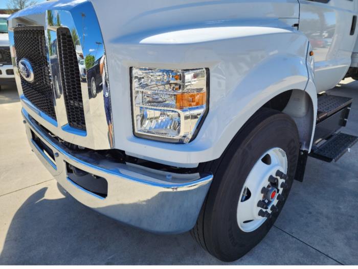 2025 Ford F-750-10