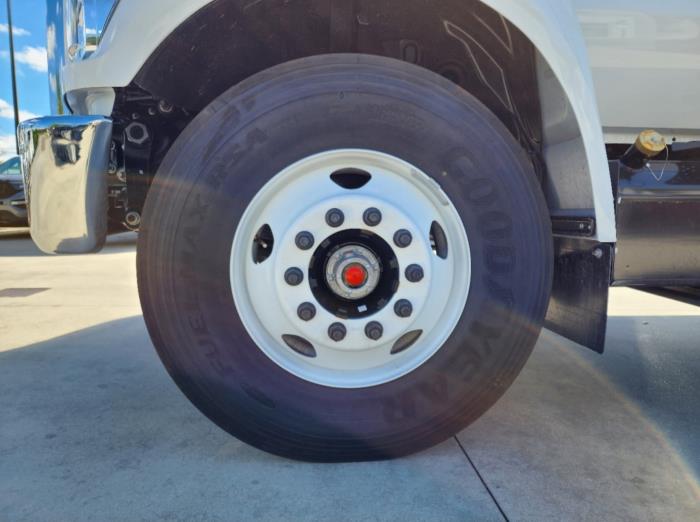 2025 Ford F-750-11