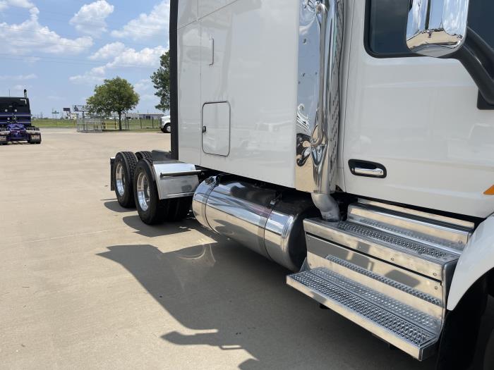 2021 Peterbilt 579-4