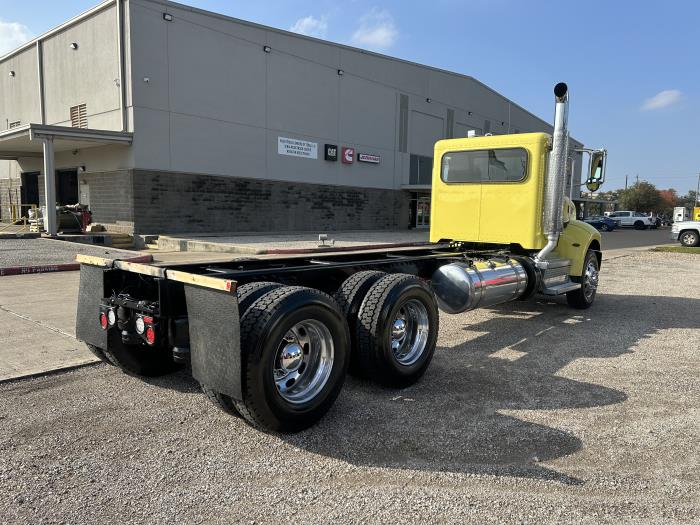 2020 Peterbilt 348-5