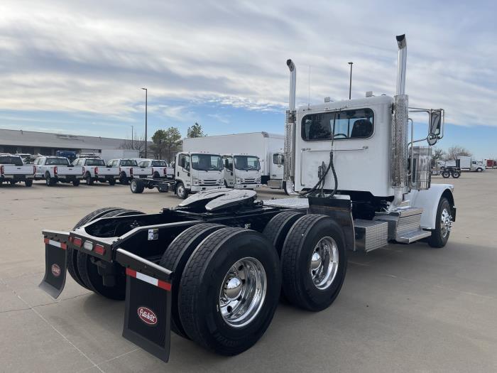 2019 Peterbilt 389-8