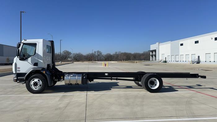 2025 Peterbilt 220-8