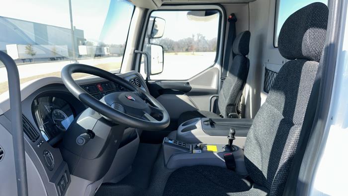 2025 Peterbilt 220-17