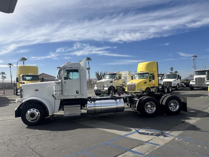 2018 Peterbilt 389-8