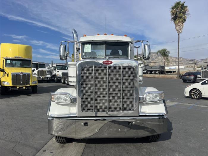 2018 Peterbilt 389-16