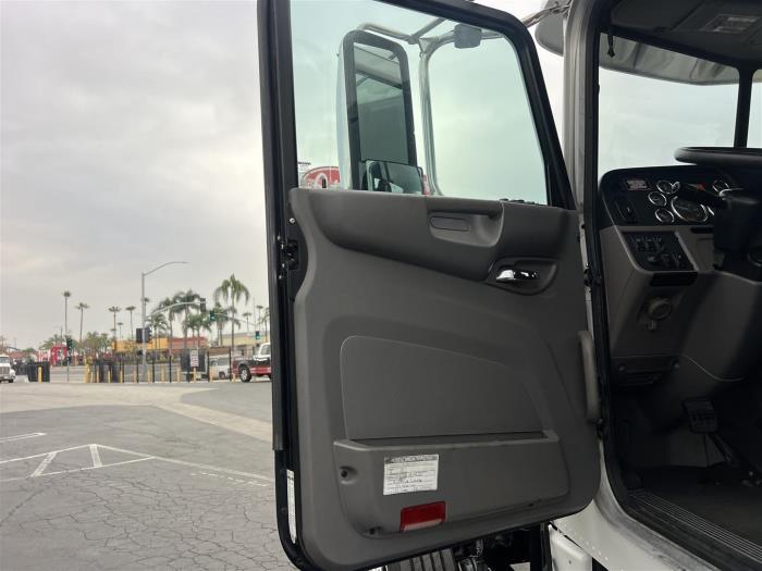 2018 Peterbilt 389-33