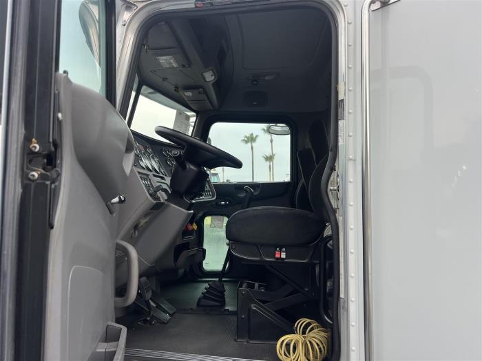 2018 Peterbilt 389-34