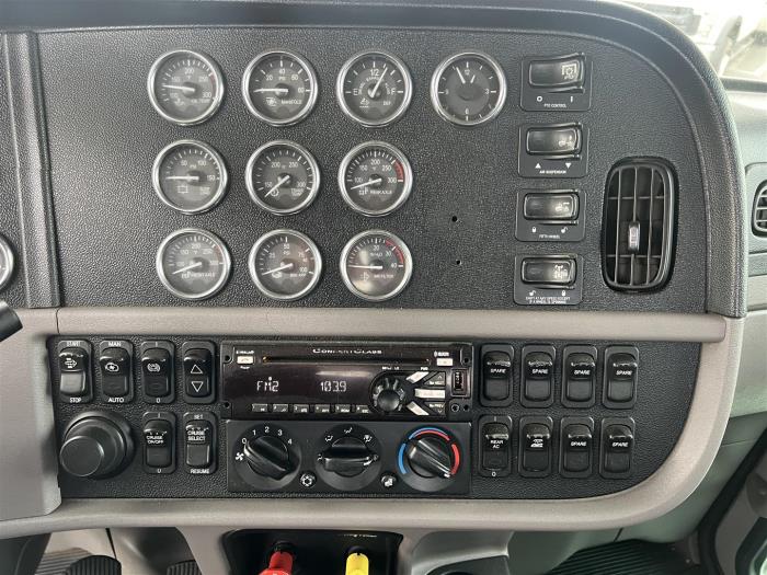 2018 Peterbilt 389-37
