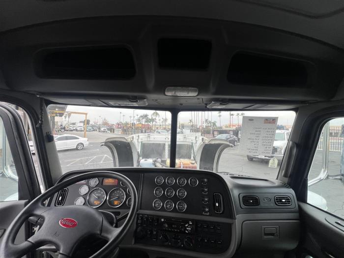 2018 Peterbilt 389-38