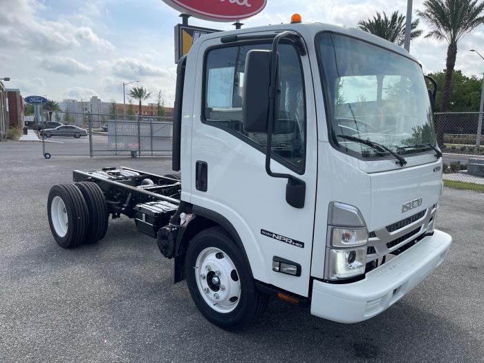 2024 Isuzu NPR-4