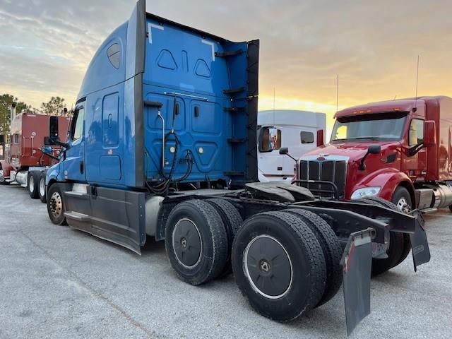 2021 Freightliner Cascadia-2