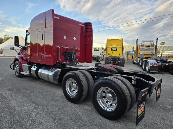 2022 Peterbilt 579-8