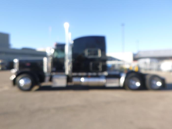 2022 Peterbilt 389-3