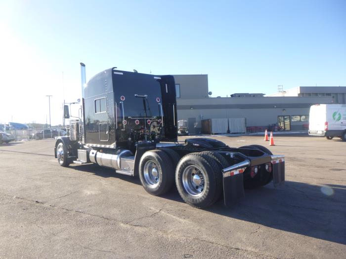 2022 Peterbilt 389-4