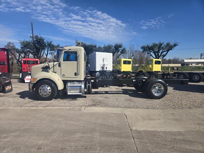 2019 Peterbilt 337-2