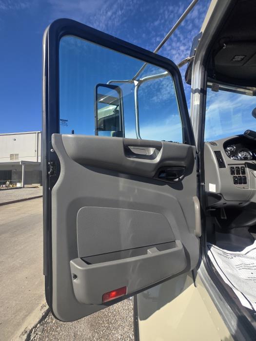 2019 Peterbilt 337-5