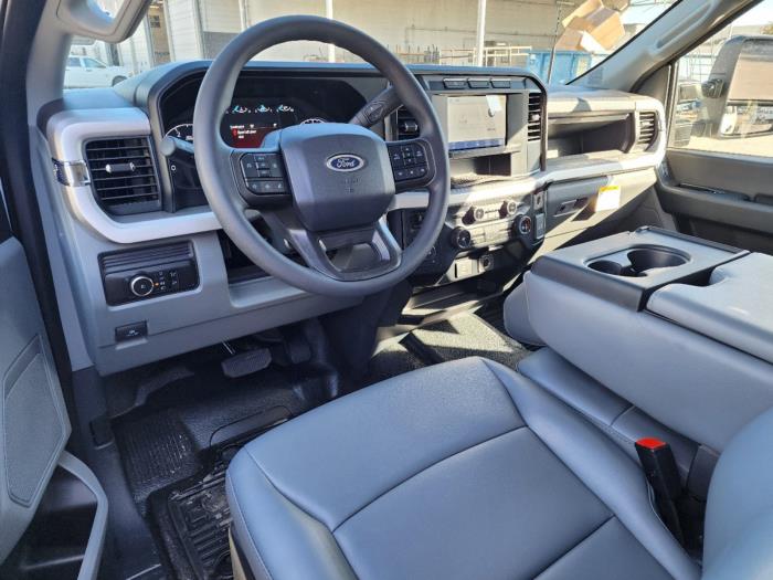 2024 Ford F-550-11