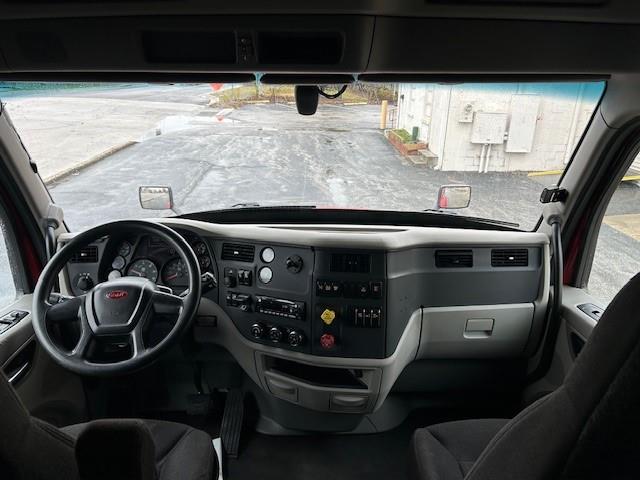2022 Peterbilt 579-18