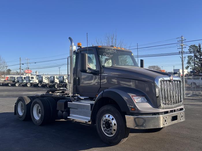 2025 International HX620-6