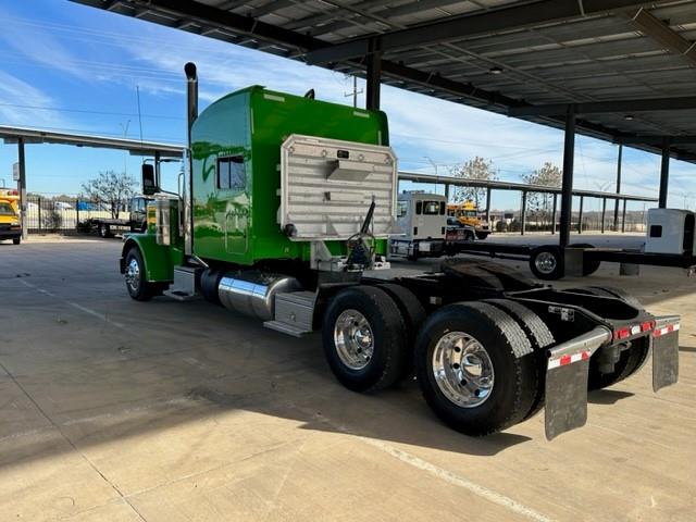 2023 Peterbilt 389-3