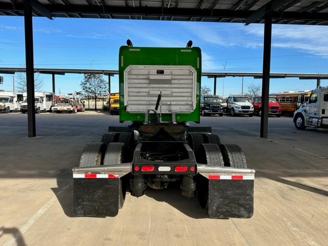2023 Peterbilt 389-4