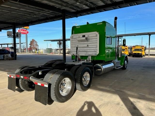 2023 Peterbilt 389-5