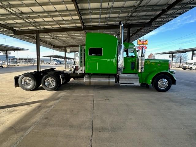 2023 Peterbilt 389-6