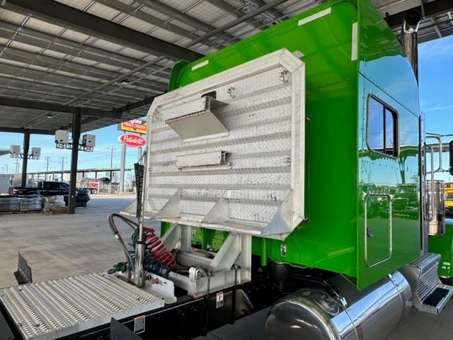 2023 Peterbilt 389-11