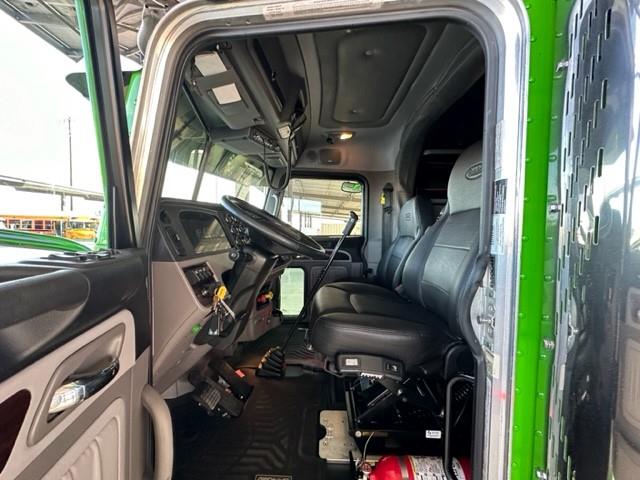 2023 Peterbilt 389-13