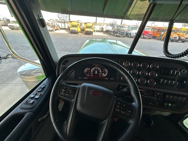 2023 Peterbilt 389-18