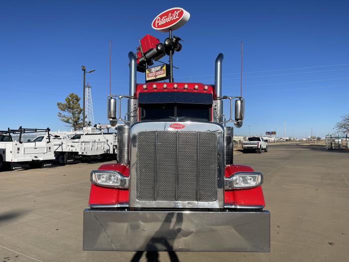 2020 Peterbilt 389-2