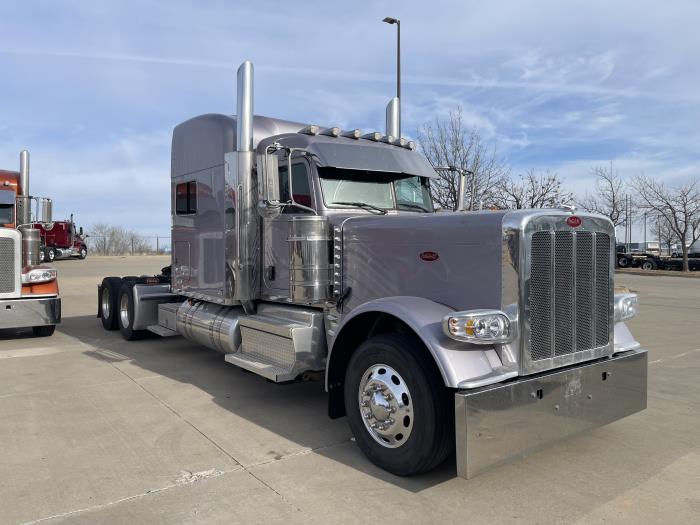 2023 Peterbilt 389-1