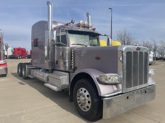 2023 Peterbilt 389-1