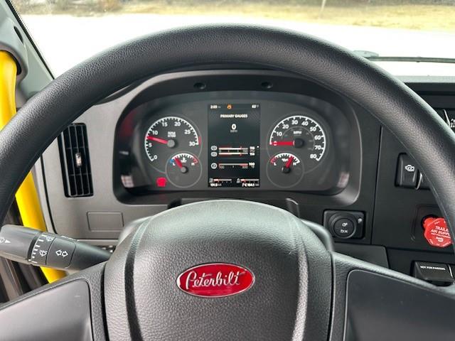 2025 Peterbilt 548-39