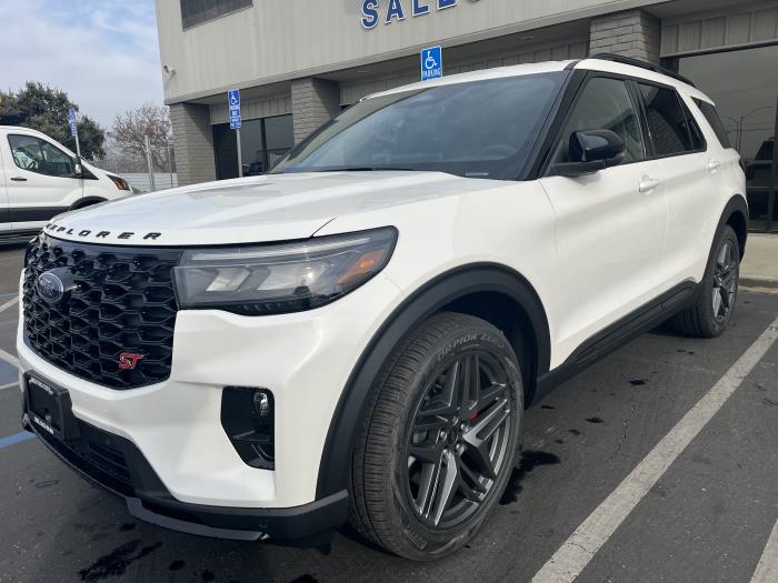 2025 Ford Explorer-1