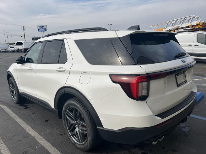 2025 Ford Explorer-5
