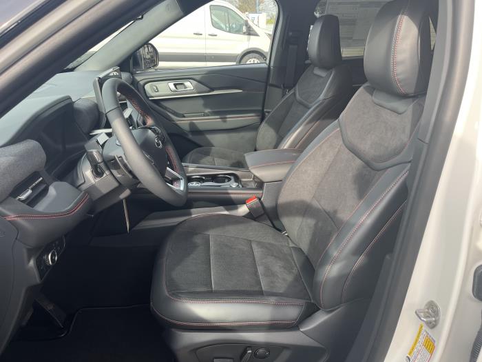 2025 Ford Explorer-9
