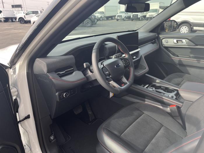 2025 Ford Explorer-10