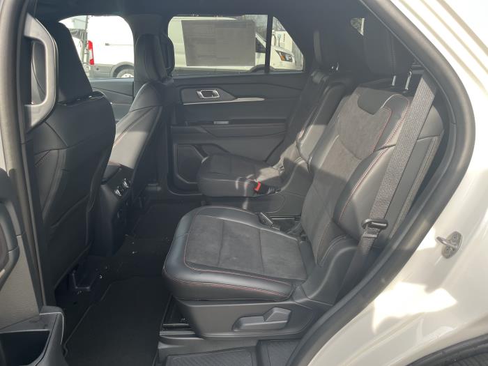2025 Ford Explorer-11